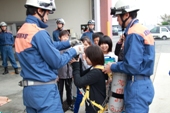クリックで空気呼吸器着装の大きい写真が開きます。